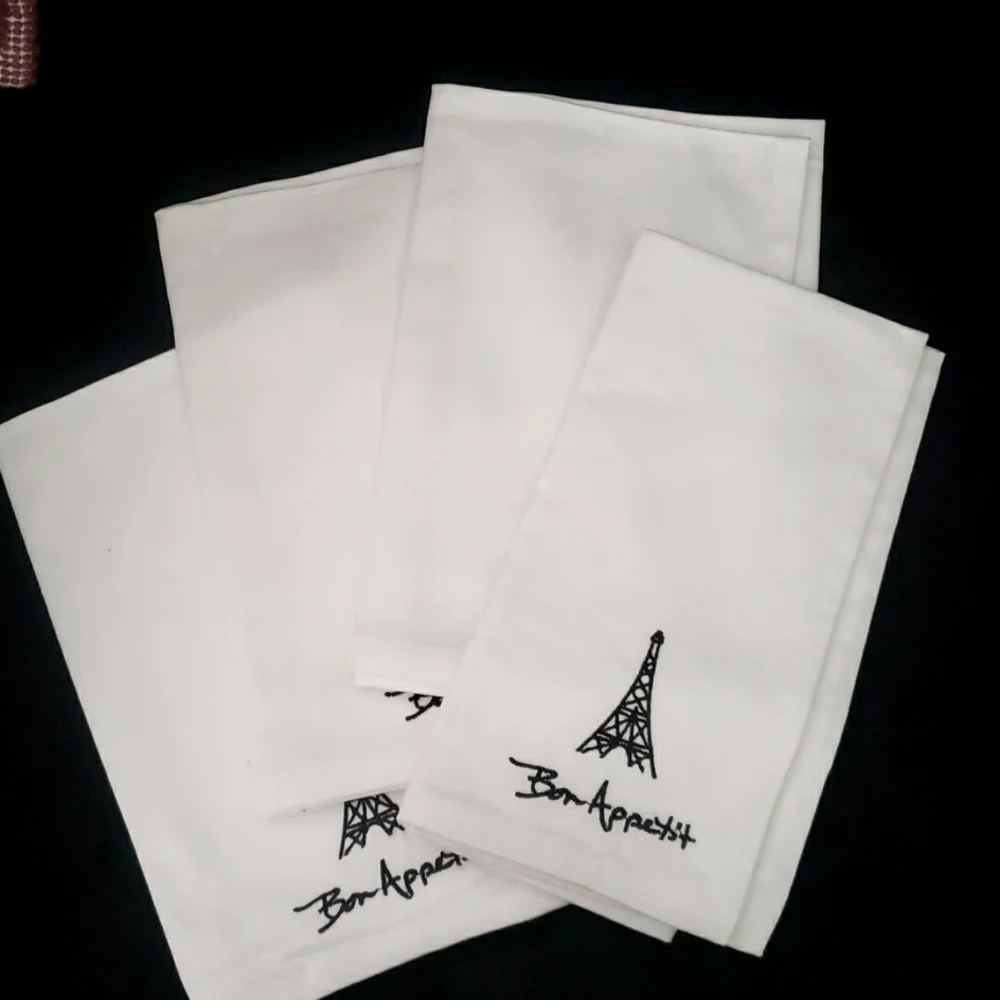 NWOT 4 100% Cotton Dinner Napkins